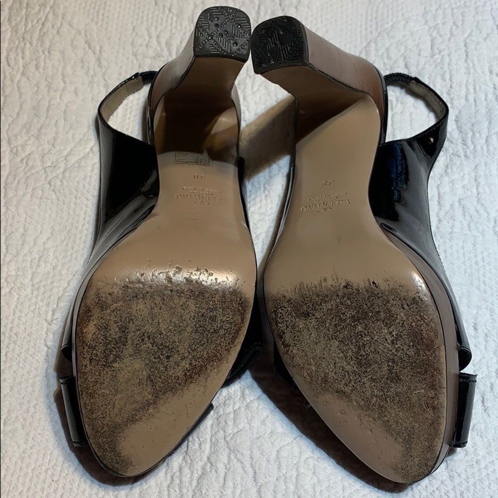 Valentino Garavani Patent sling back bow heels. 38 - Picture 7 of 10